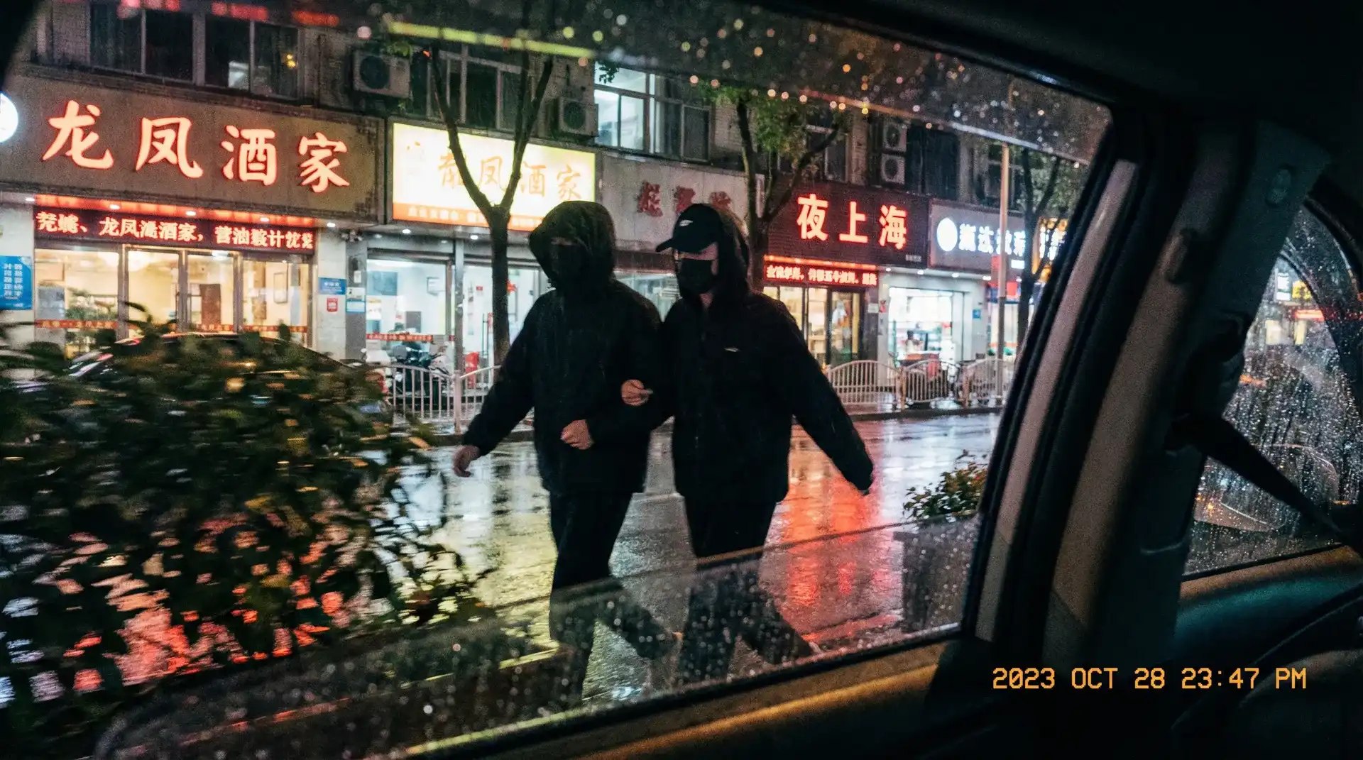 海角社 - 最新热门资源 | 社区高清分享 | 海角社内容更新不停 - 顶流明星深夜密会现场抓拍照片